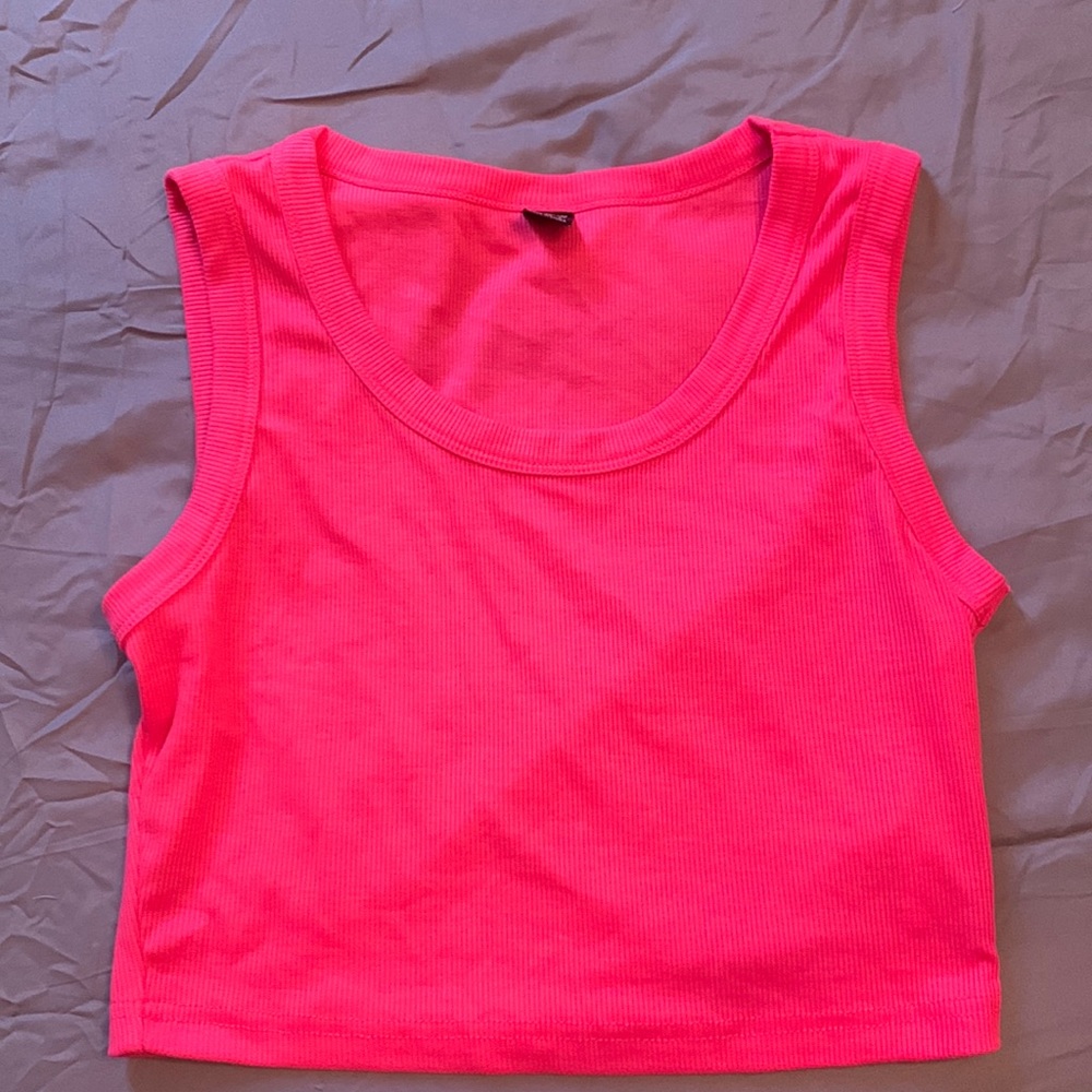 pink tank top